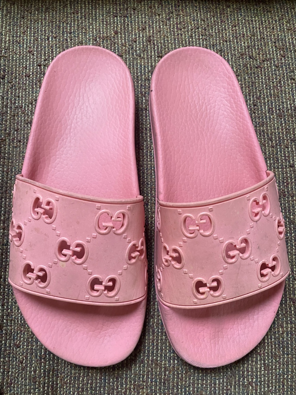 Gucci pursuit rubber pink slides. Size 7.5